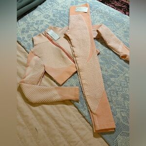 ASTORIA ACTIVEWEAR Peach Textured Activewear Set Sz S/M - NWT